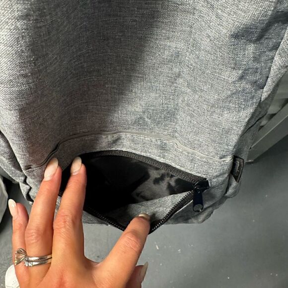 NWT- Card Tech backpack Gray Lightweight - Picture 5 of 12